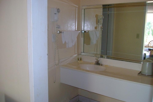 Royal Islander Hotel (Freeport)